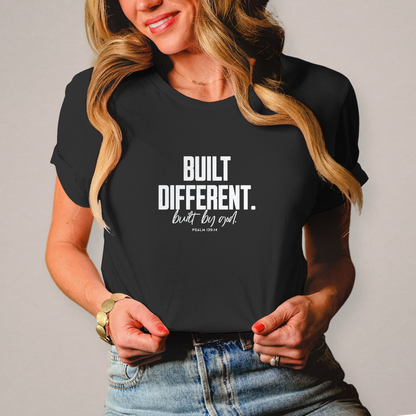 Built Different Built by God | Christliches T-Shirt Damen | Christliche T-Shirts Damen | Gesegnet