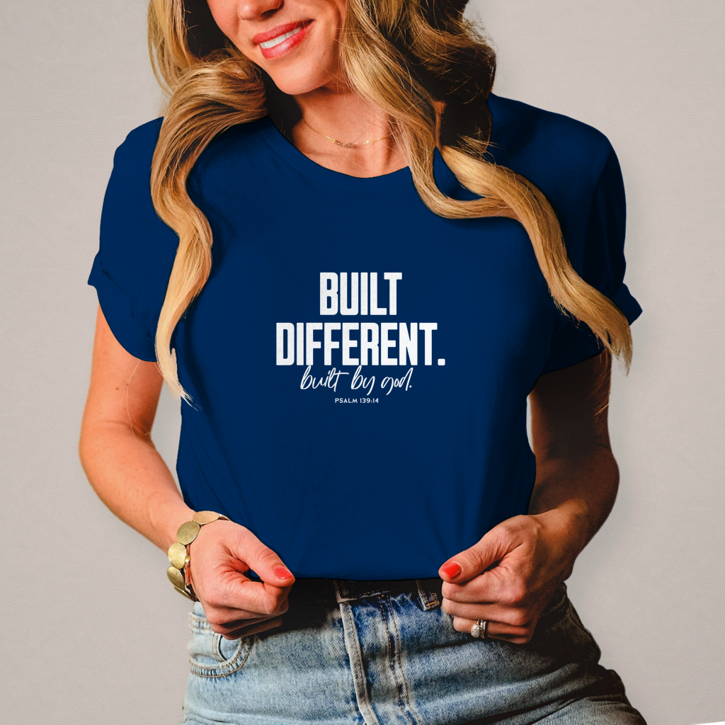Built Different Built by God | Christliches T-Shirt Damen | Christliche T-Shirts Damen | Gesegnet