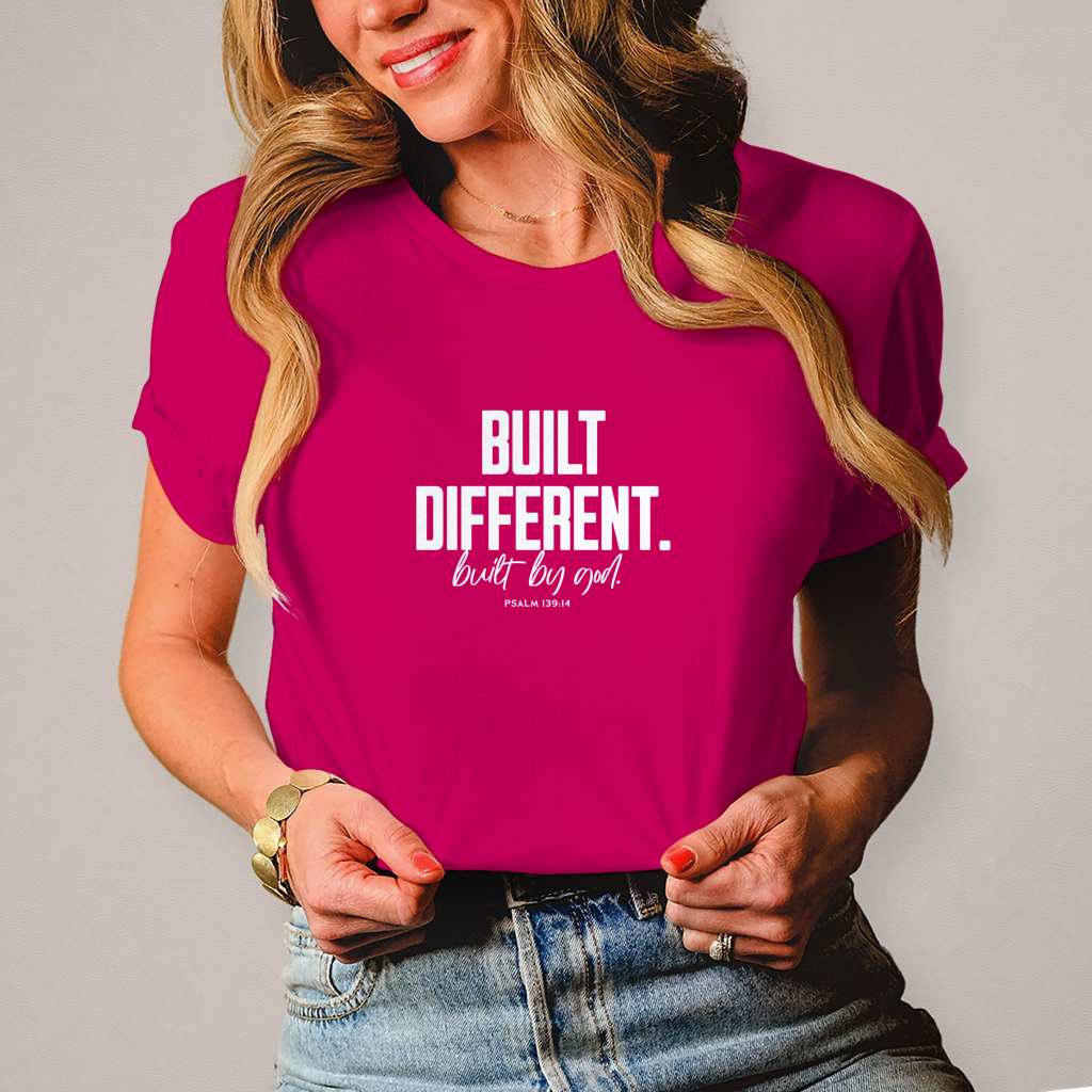Built Different Built by God | Christliches T-Shirt Damen | Christliche T-Shirts Damen | Gesegnet