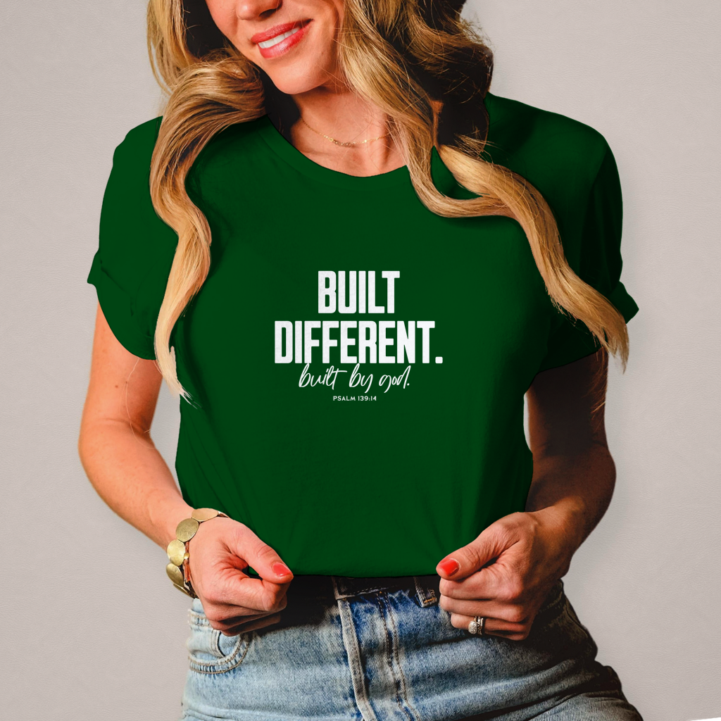 Built Different Built by God | Christliches T-Shirt Damen | Christliche T-Shirts Damen | Gesegnet