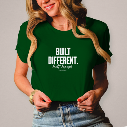 Built Different Built by God | Christliches T-Shirt Damen | Christliche T-Shirts Damen | Gesegnet